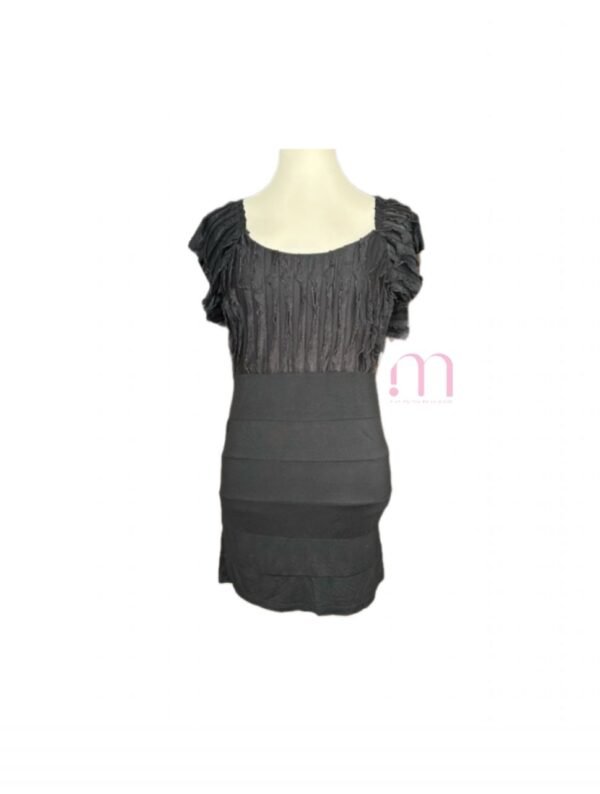 Robe noire à détails pailletés – Taille M