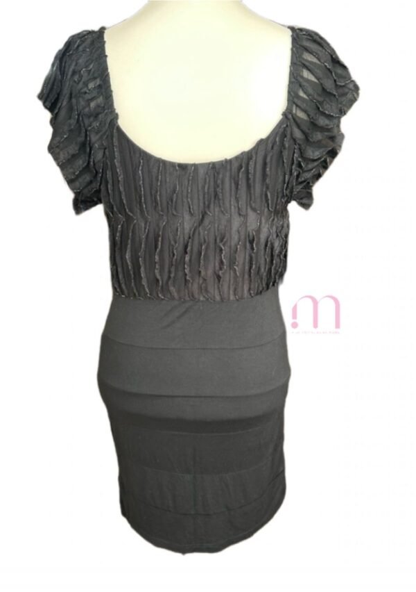Robe noire à détails pailletés – Taille M - Image 3