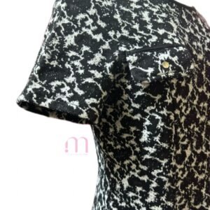 Alternative view of Robe noire et blanche à motif texturé – Taille M