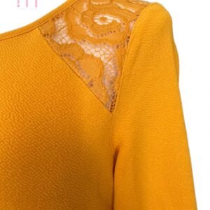 Alternative view of Blouse moutarde avec dentelle – Taille S